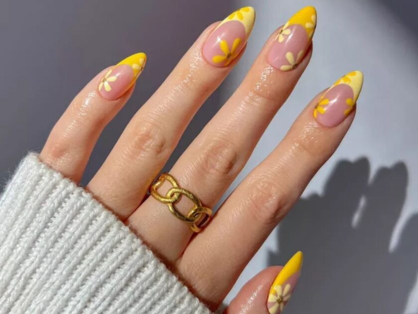 70s Flower Power Nails Art