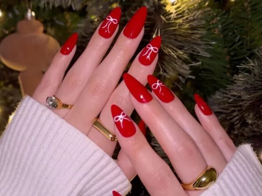 Bow Accent Nails