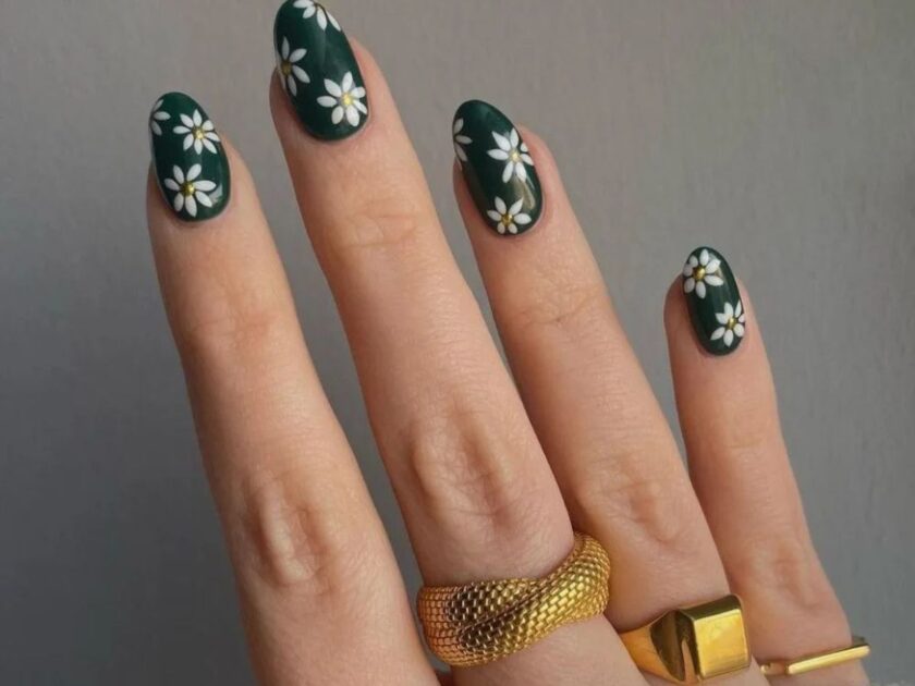 Daisy Accents Nails Ideas