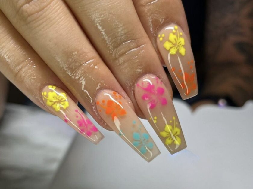 Floral Printed Hawaiian Nails