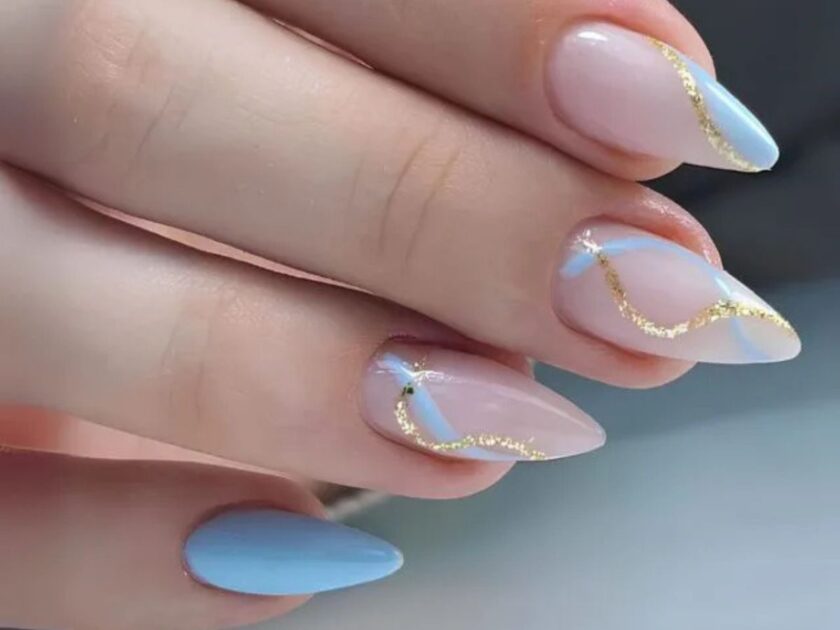 Glitter Lines Nail Idea
