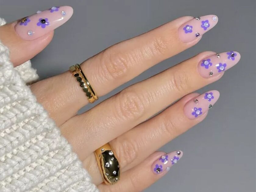 Sparkly Rhinestone Flowers Nails