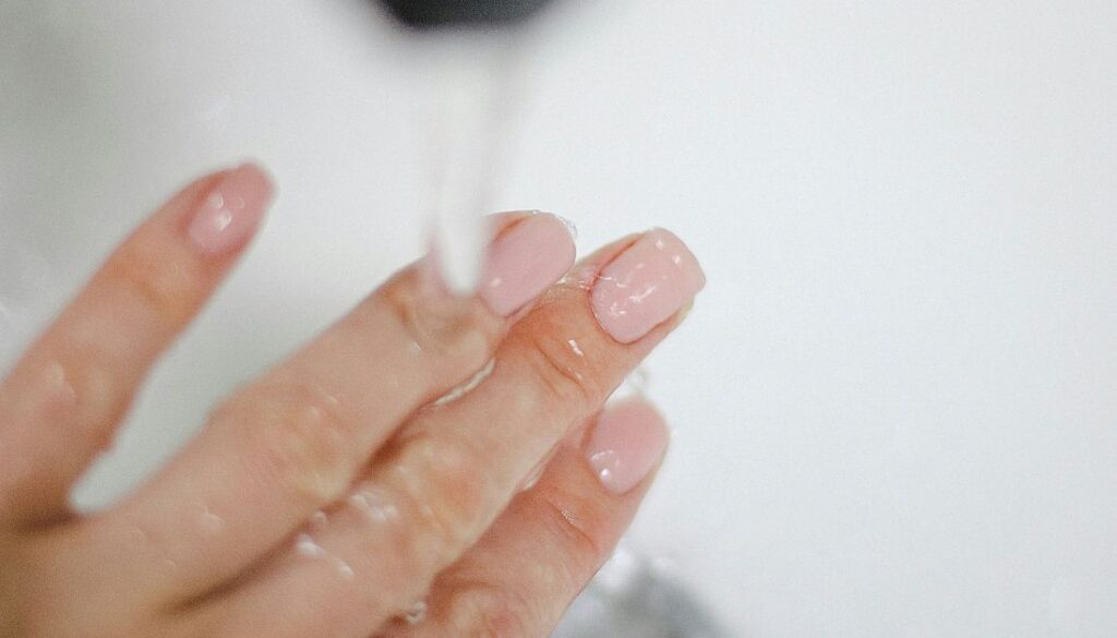 How to Safely Remove a Gel Manicure